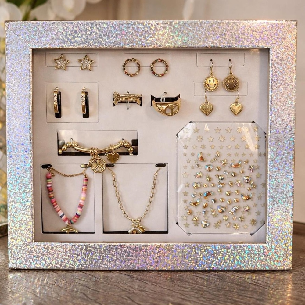 Sparkling Jewelry Set with Gold and Pink Details - Picture 2 of 5